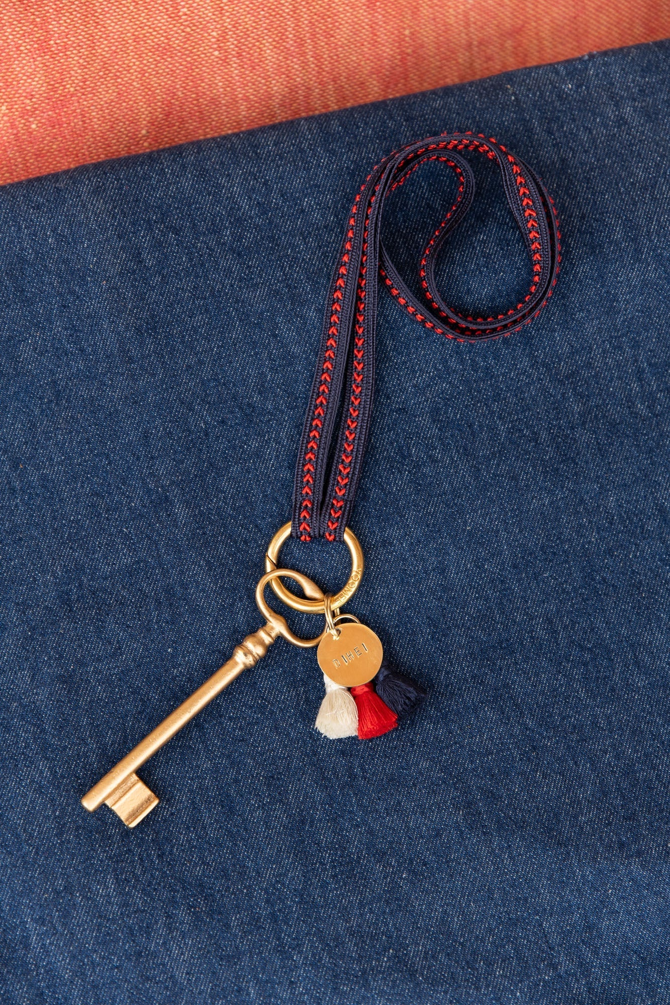 keychain band - ZAHRA - love - collab zürich