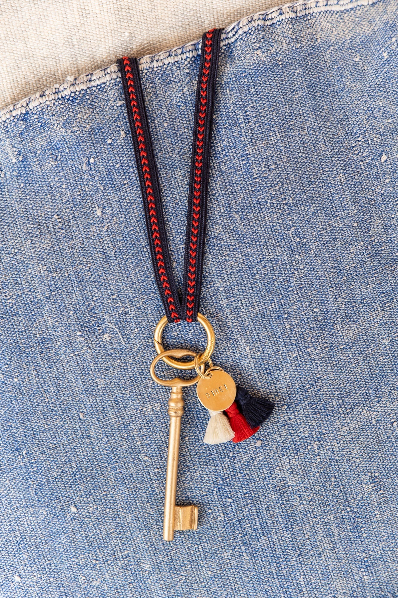 keychain band - ZAHRA - love - collab zürich