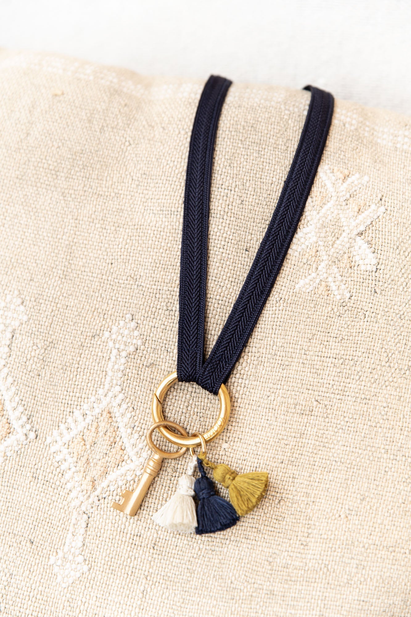 keychain band - ZAHRA - marine - collab zürich