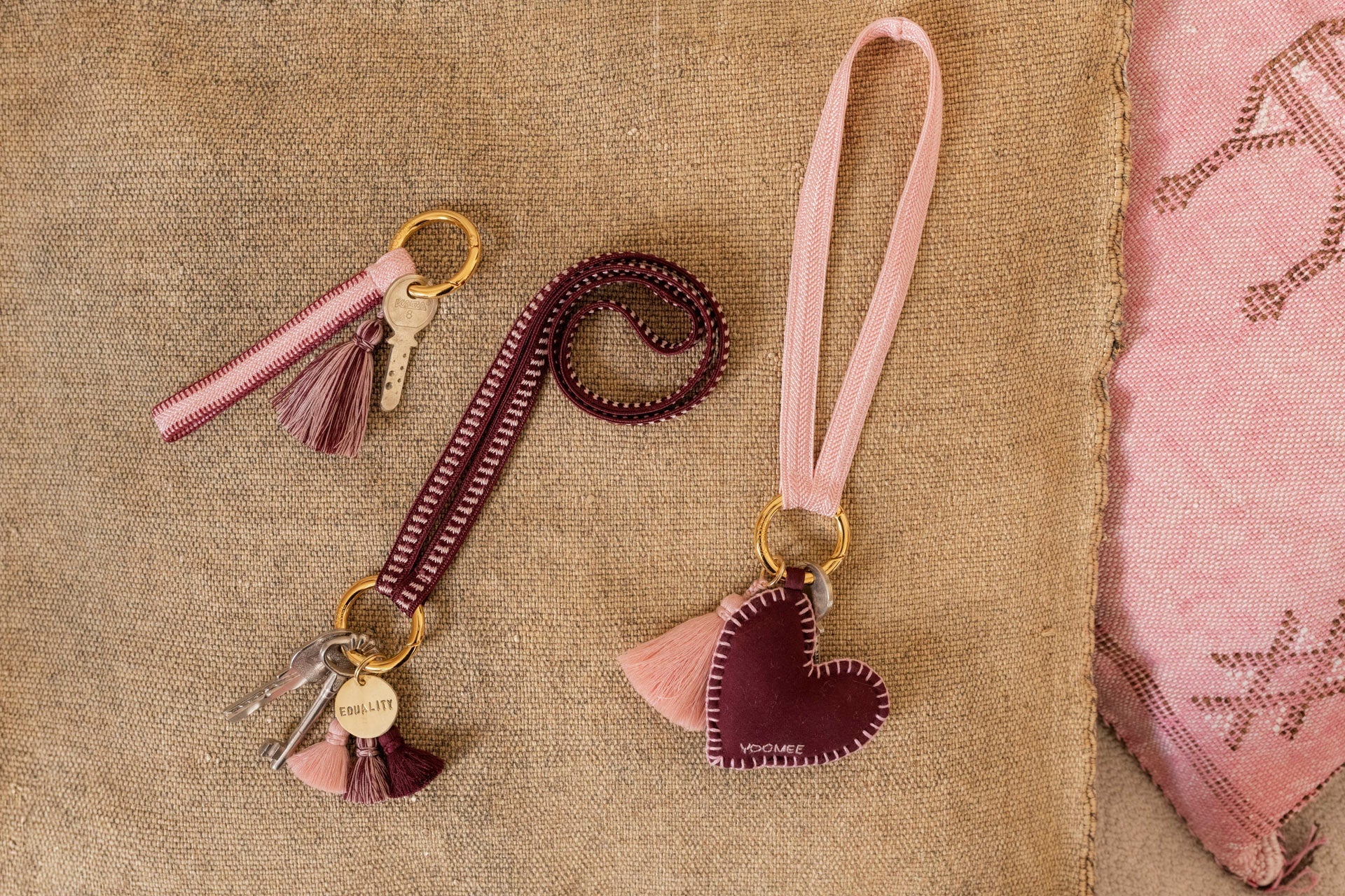 keychain loop - ZAHRA hbik - rose - collab zürich