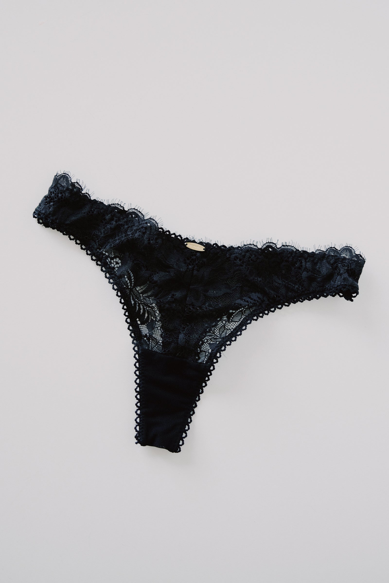 soft lace lace thong - millie 90's - collab zürich
