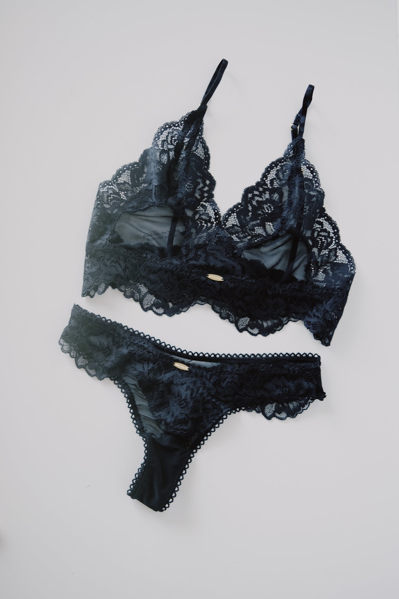 soft lace thong - lilah - collab zürich