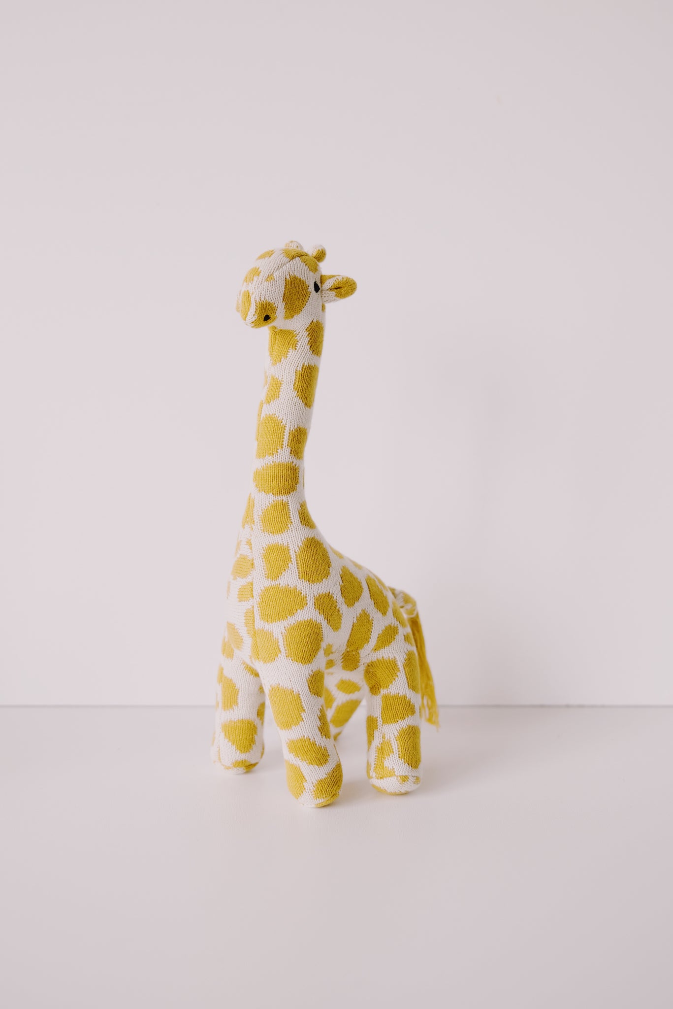 happy giraffe - knitted - collab zürich