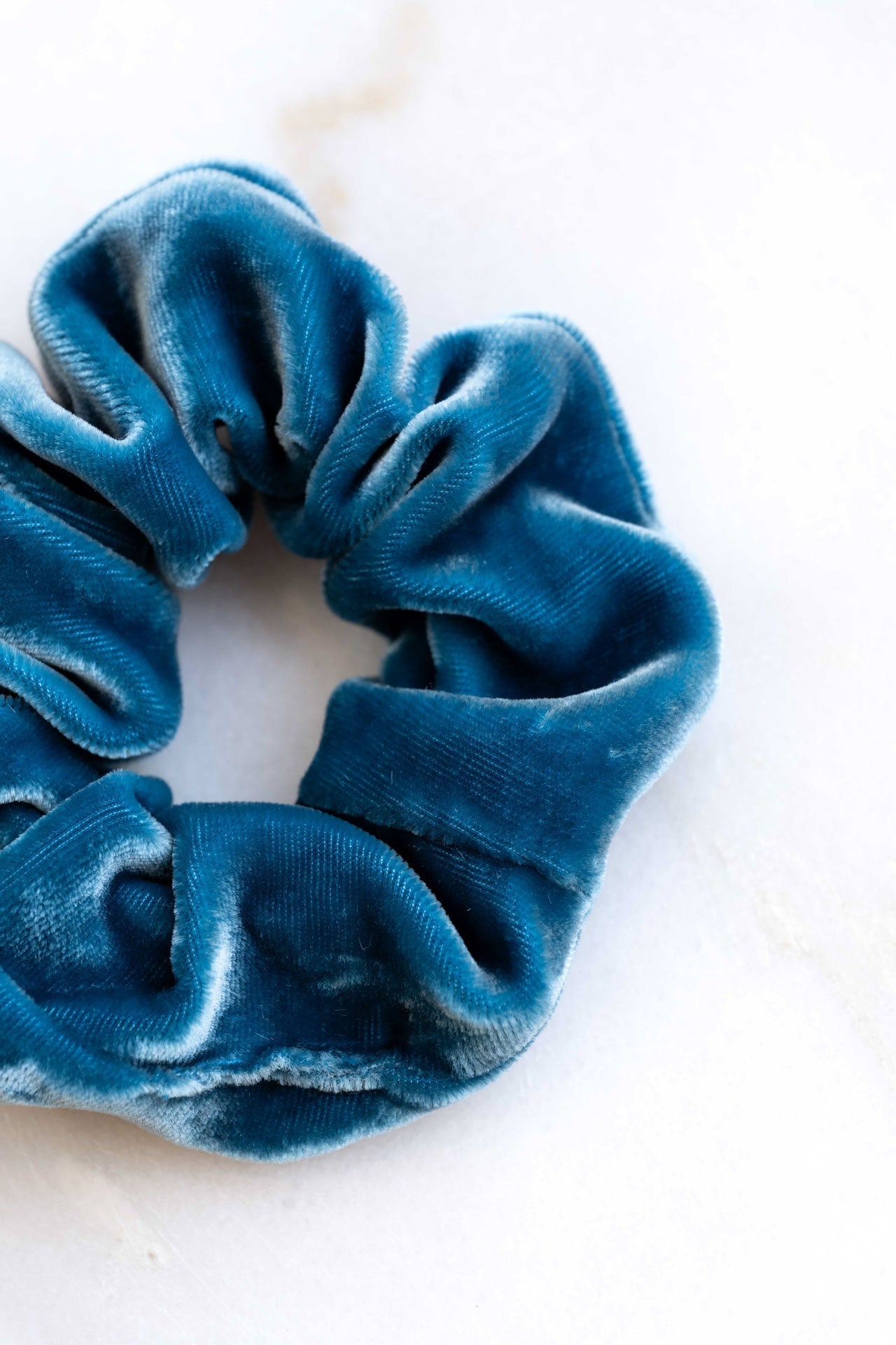 Scrunchie - MEDINA velvet silk - aquamarine - collab zürich