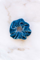 Scrunchie - MEDINA velvet silk - aquamarine - collab zürich
