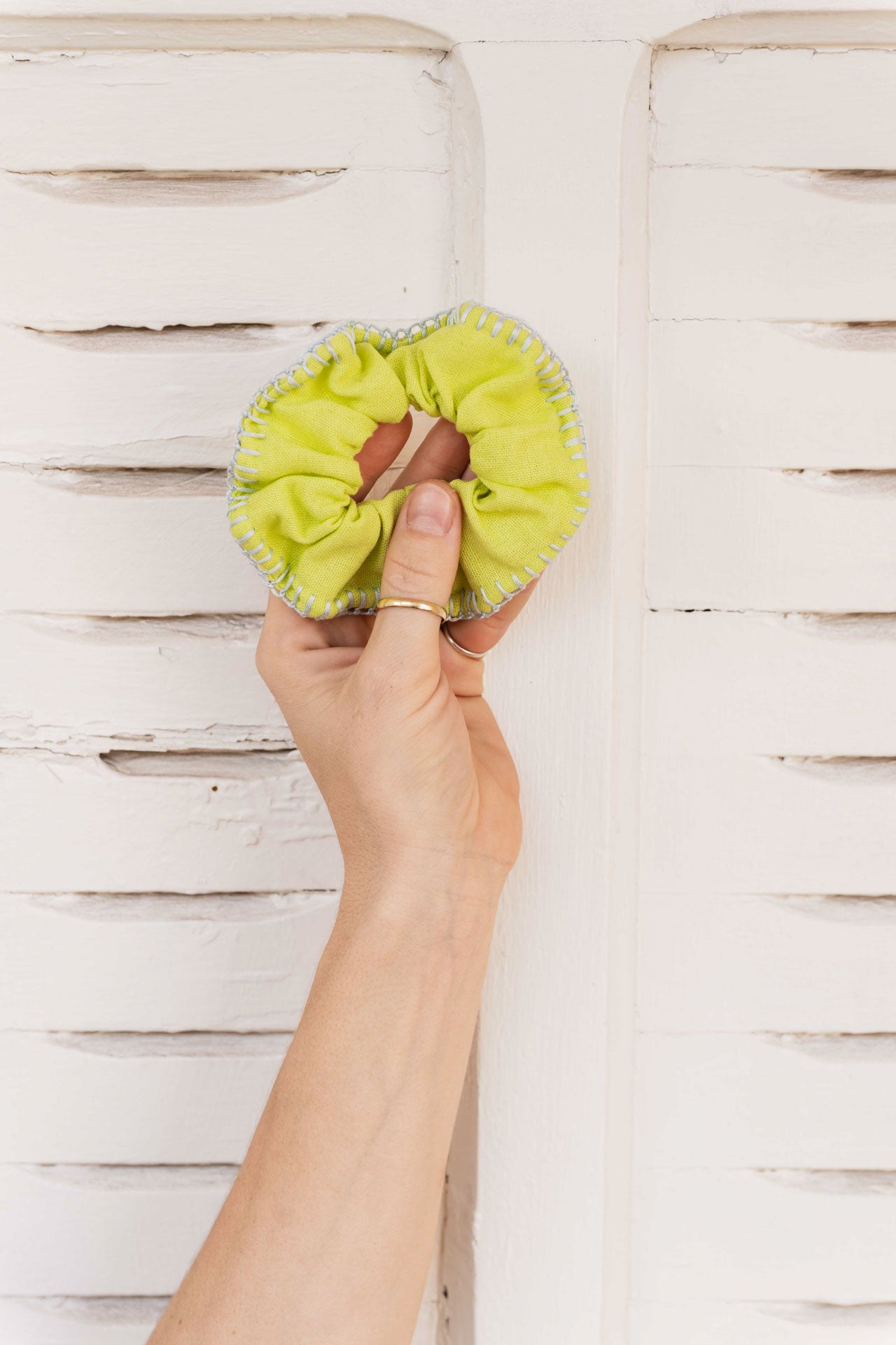 scrunchie - MEDINA linen - neon hbik - collab zürich