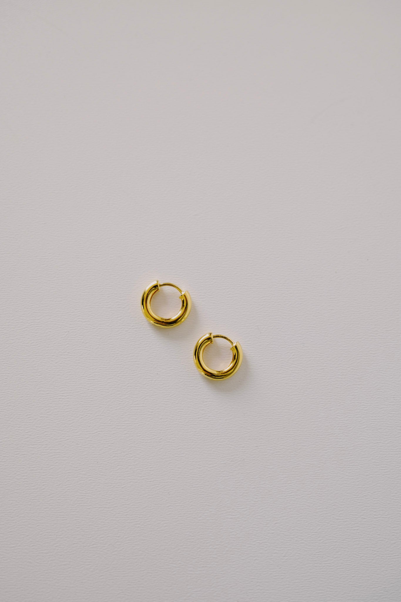 single hoop - click - hammered - collab zürich