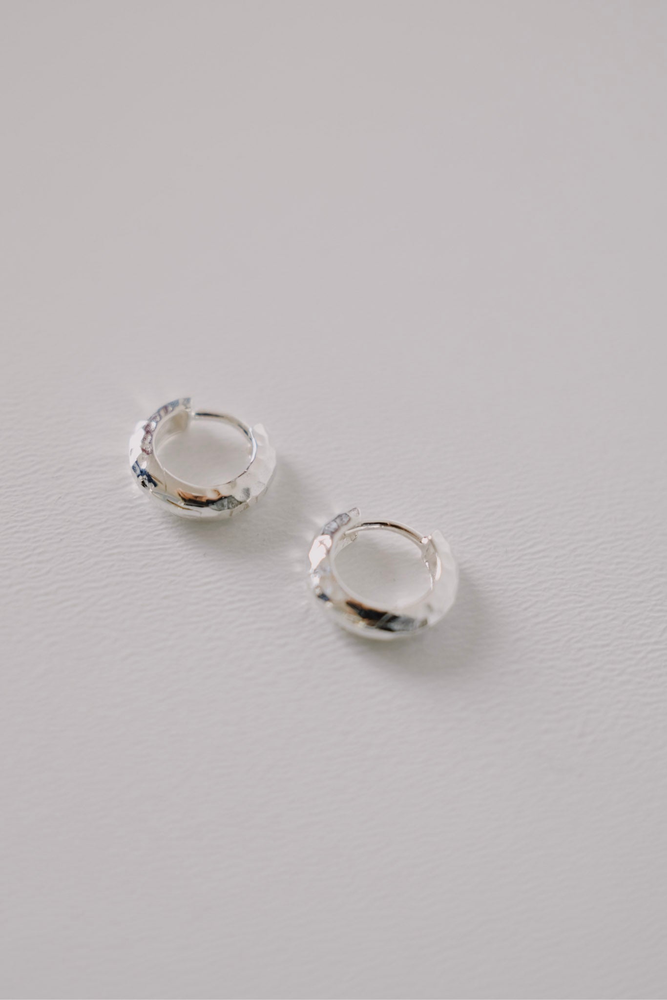 single hoop - click - hammered - collab zürich