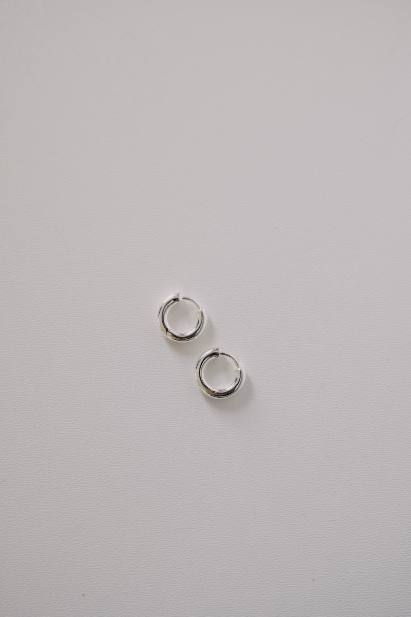 single hoop - click - hammered - collab zürich