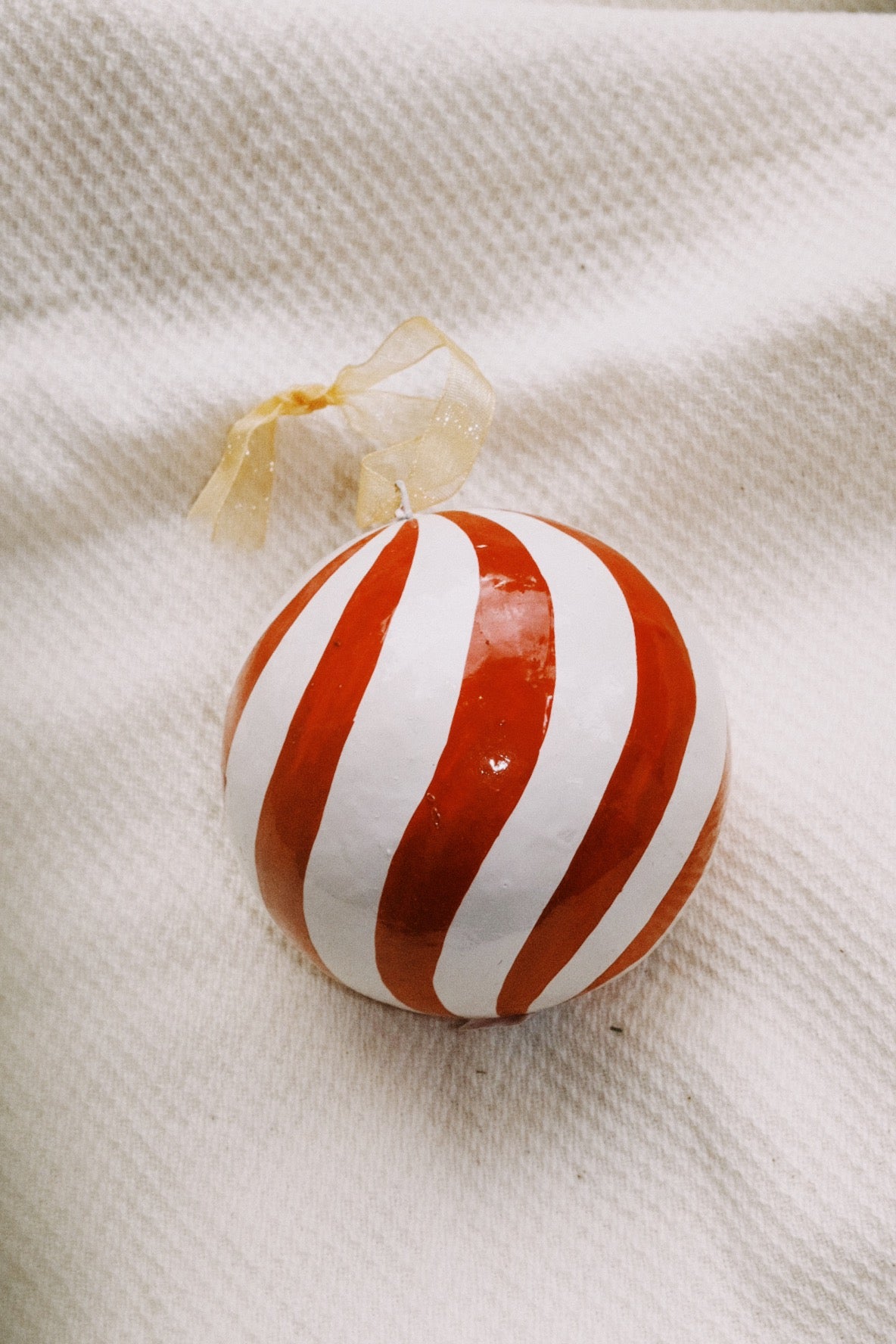 unbreakable christmas ornament - off-white red swirl ball - collab zürich