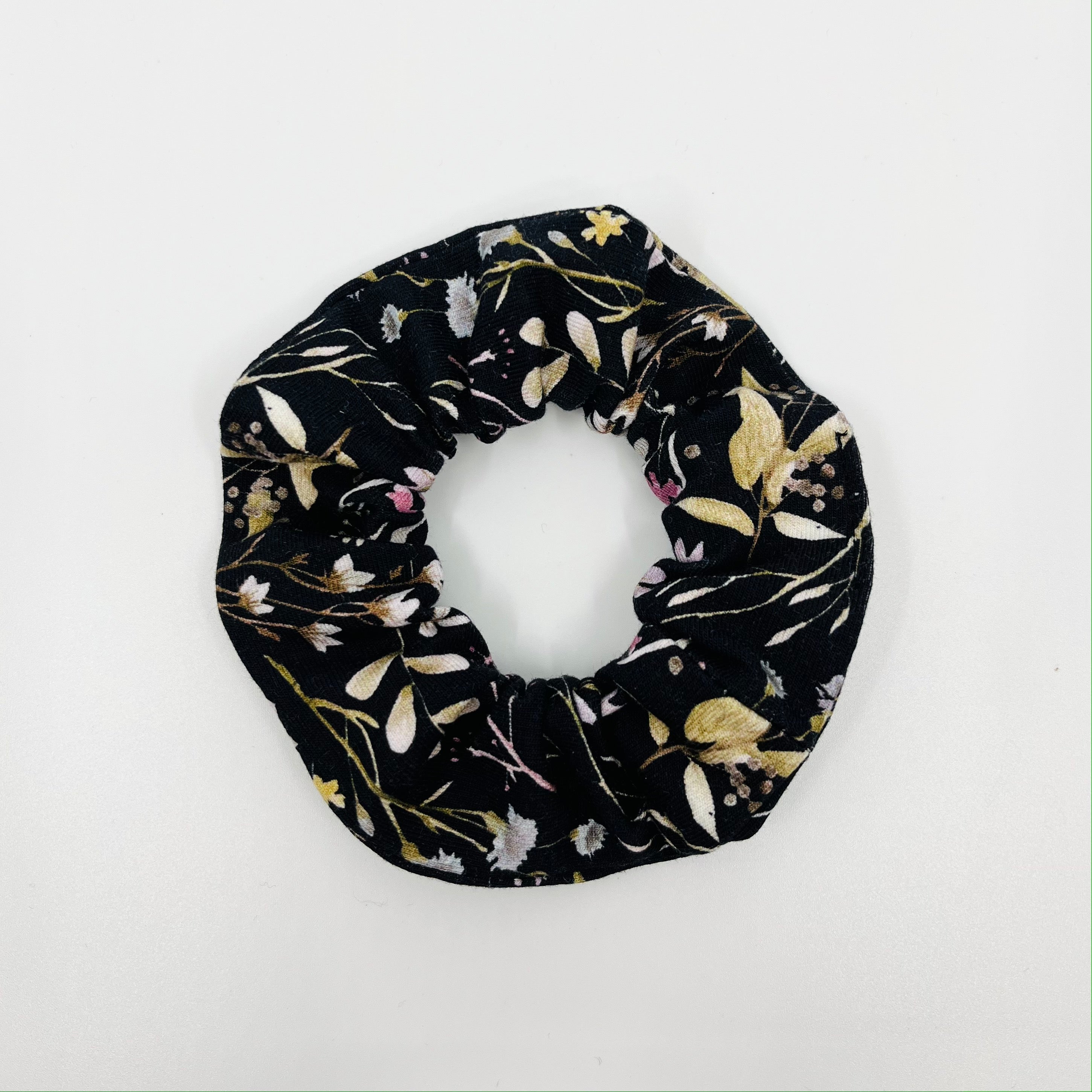 scrunchie - 10am x collab - hana - collab zürich