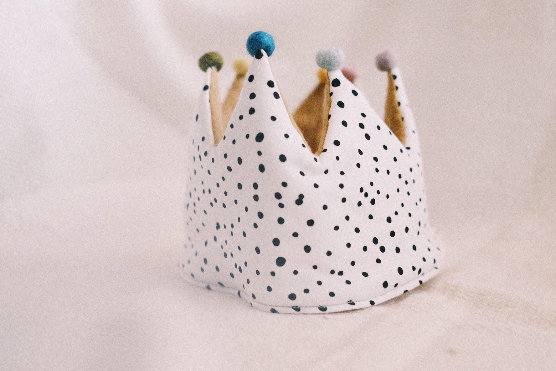 Kids Crown - Black Dots - Mustard - collab zürich