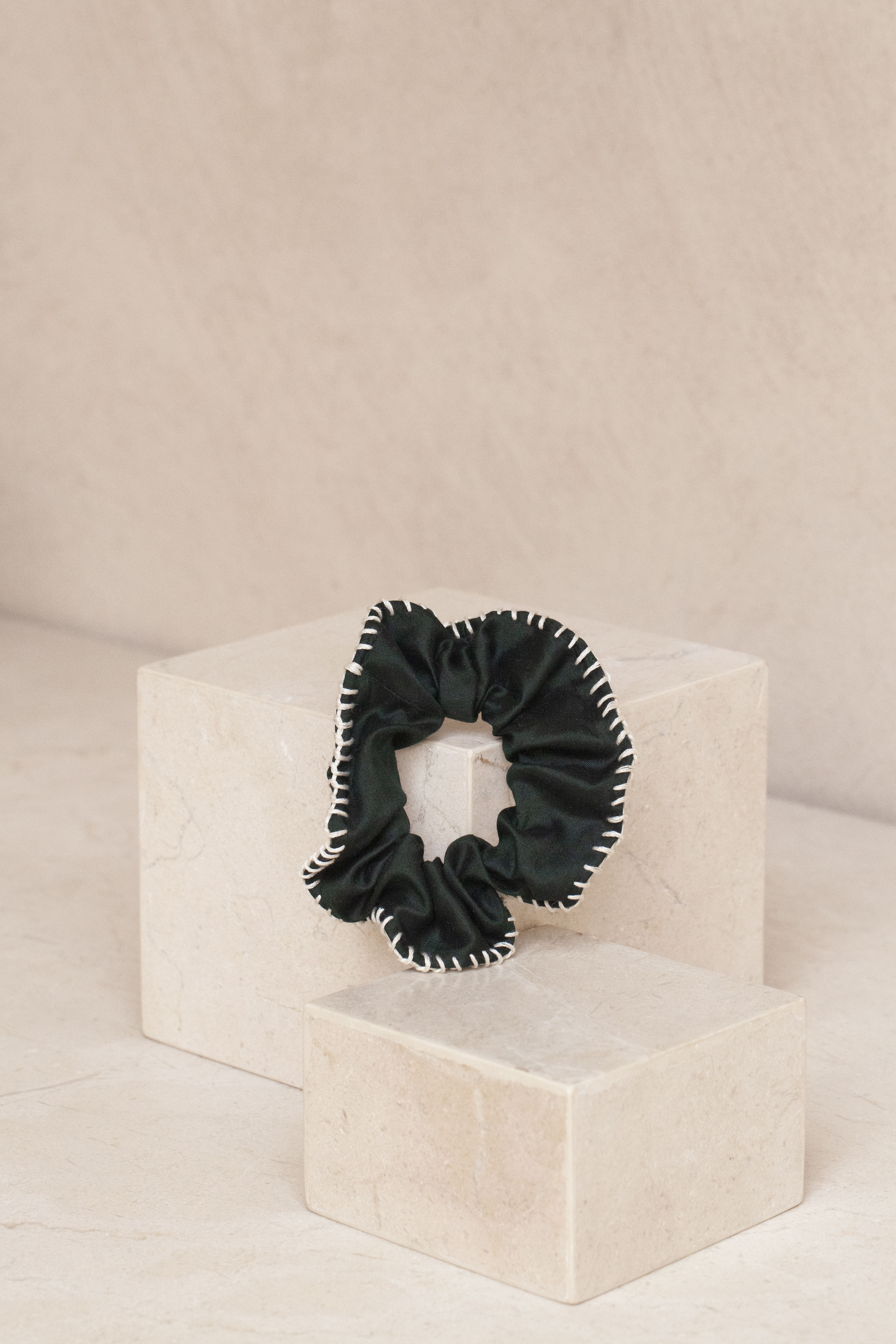 scrunchie - MEDINA - silk - emerald hbik - collab zürich