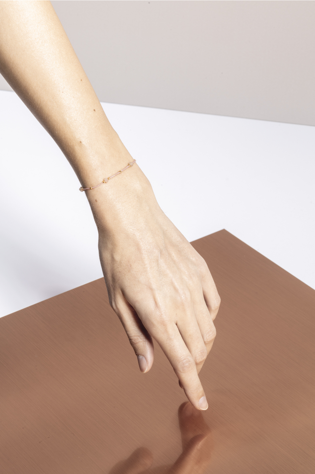 bracelet - CRYSTAL DOTS - peach moonstone - collab zürich