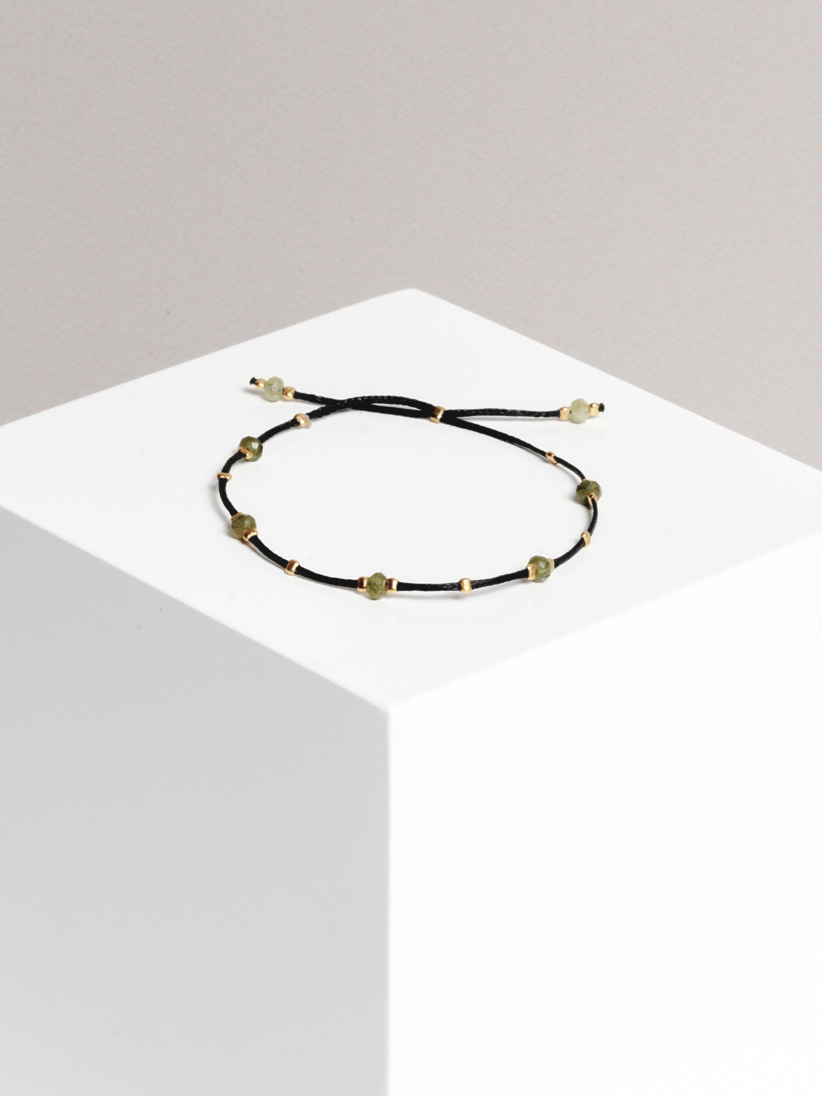 bracelet - CRYSTAL DOTS - green garnet - collab zürich