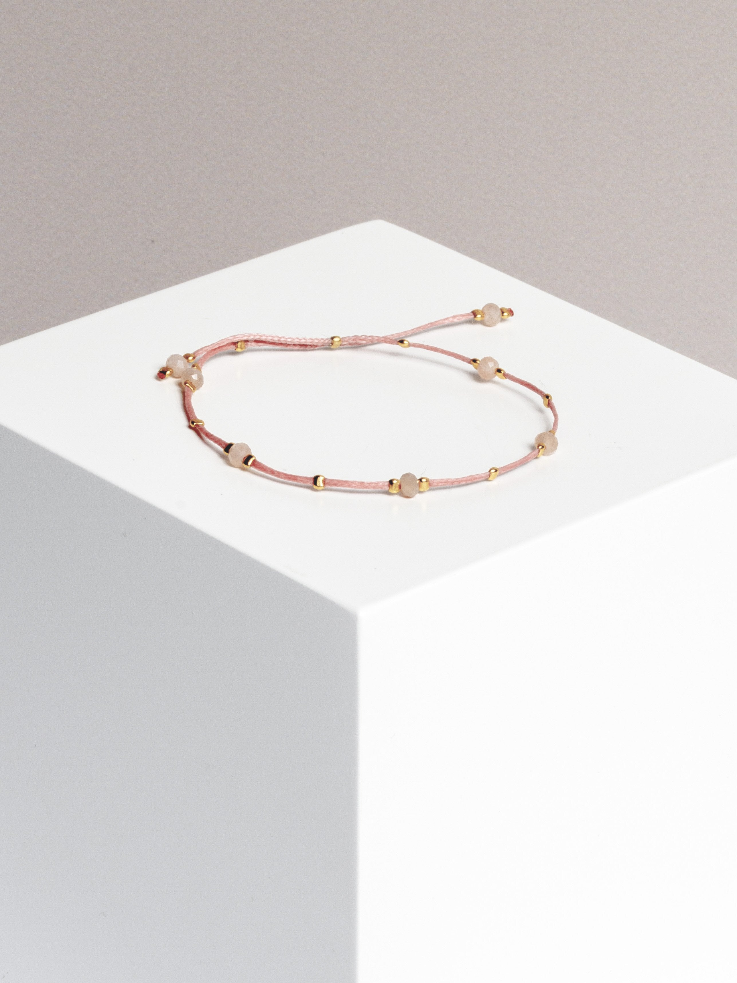 bracelet - CRYSTAL DOTS - peach moonstone - collab zürich