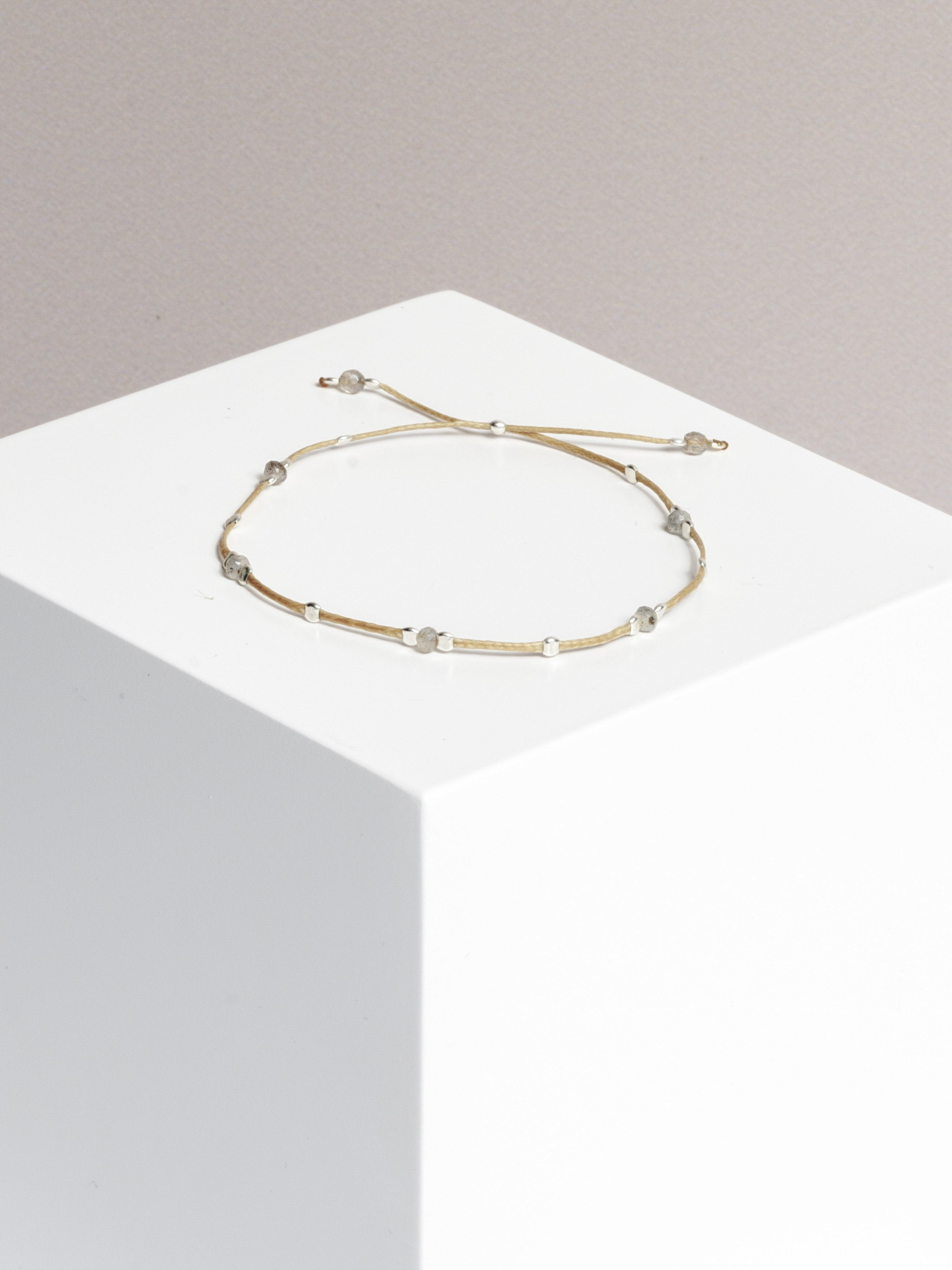 bracelet - CRYSTAL DOTS - labradorite - collab zürich