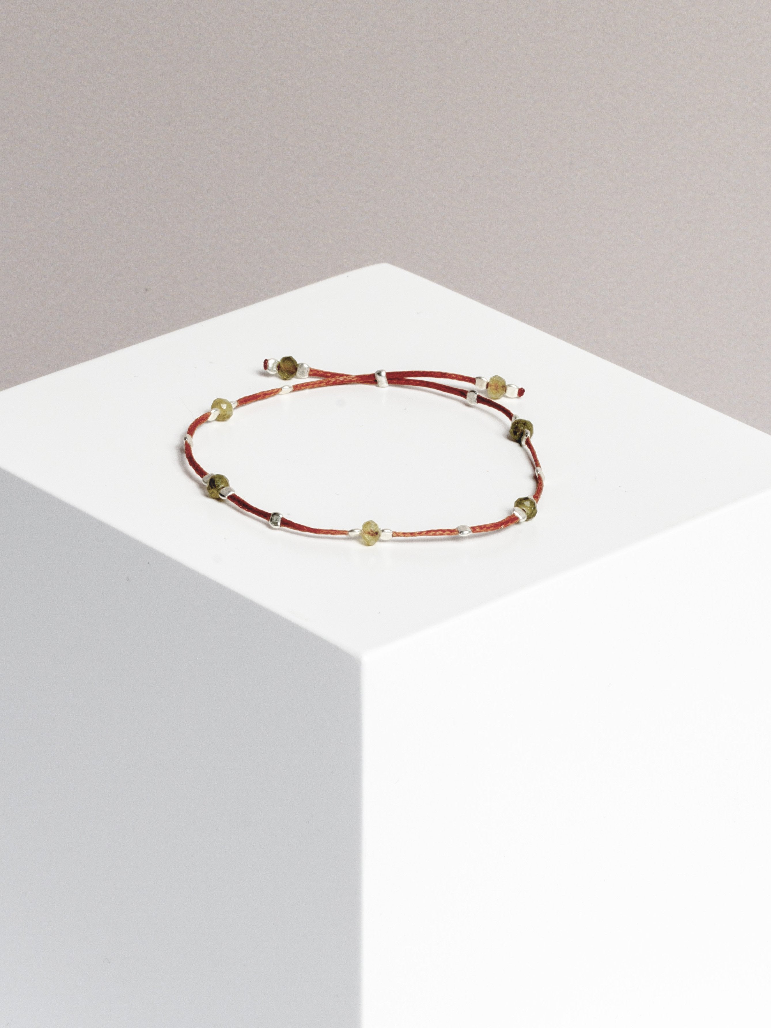bracelet - CRYSTAL DOTS - green garnet - collab zürich