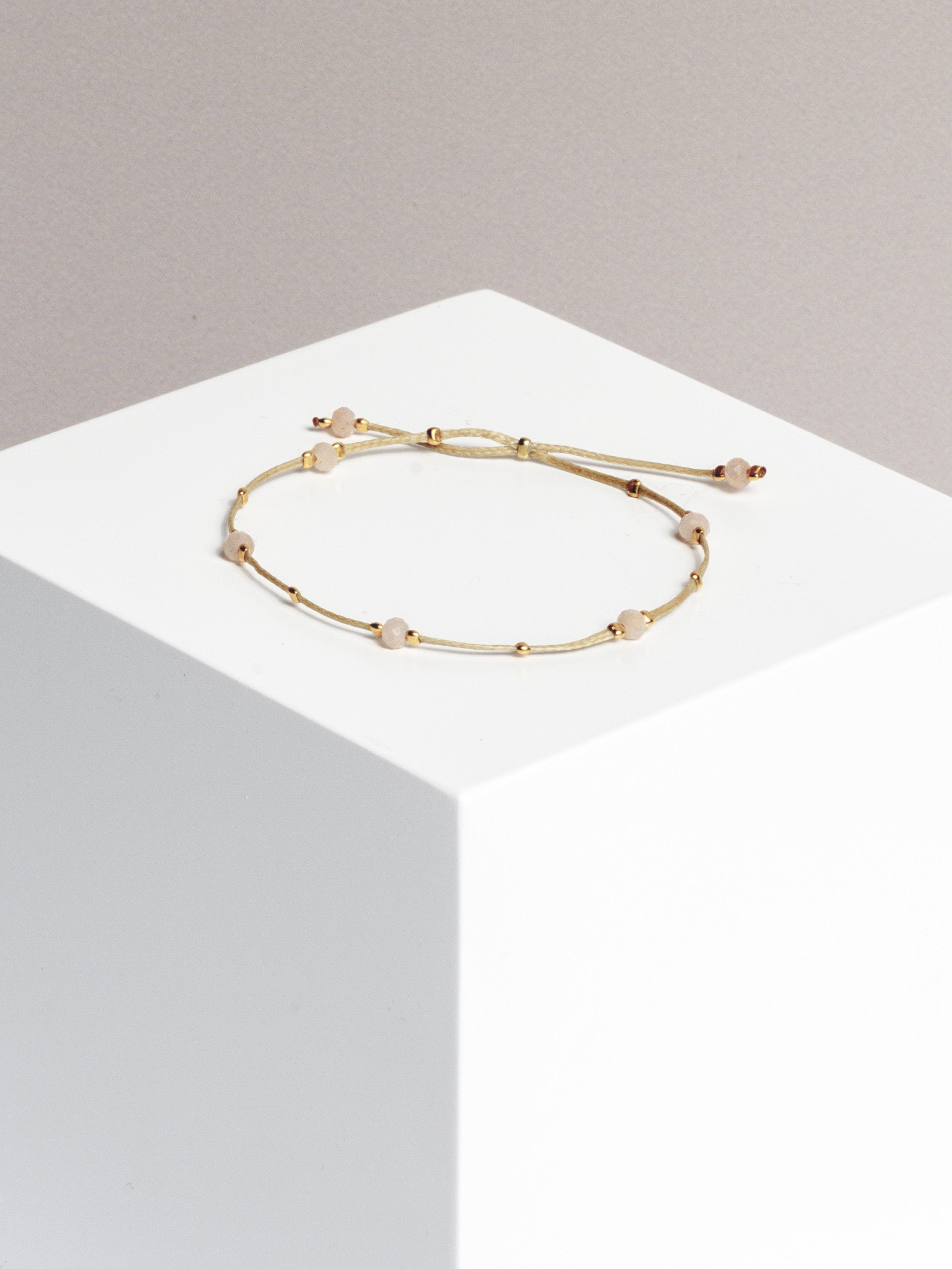 bracelet - CRYSTAL DOTS - peach moonstone - collab zürich