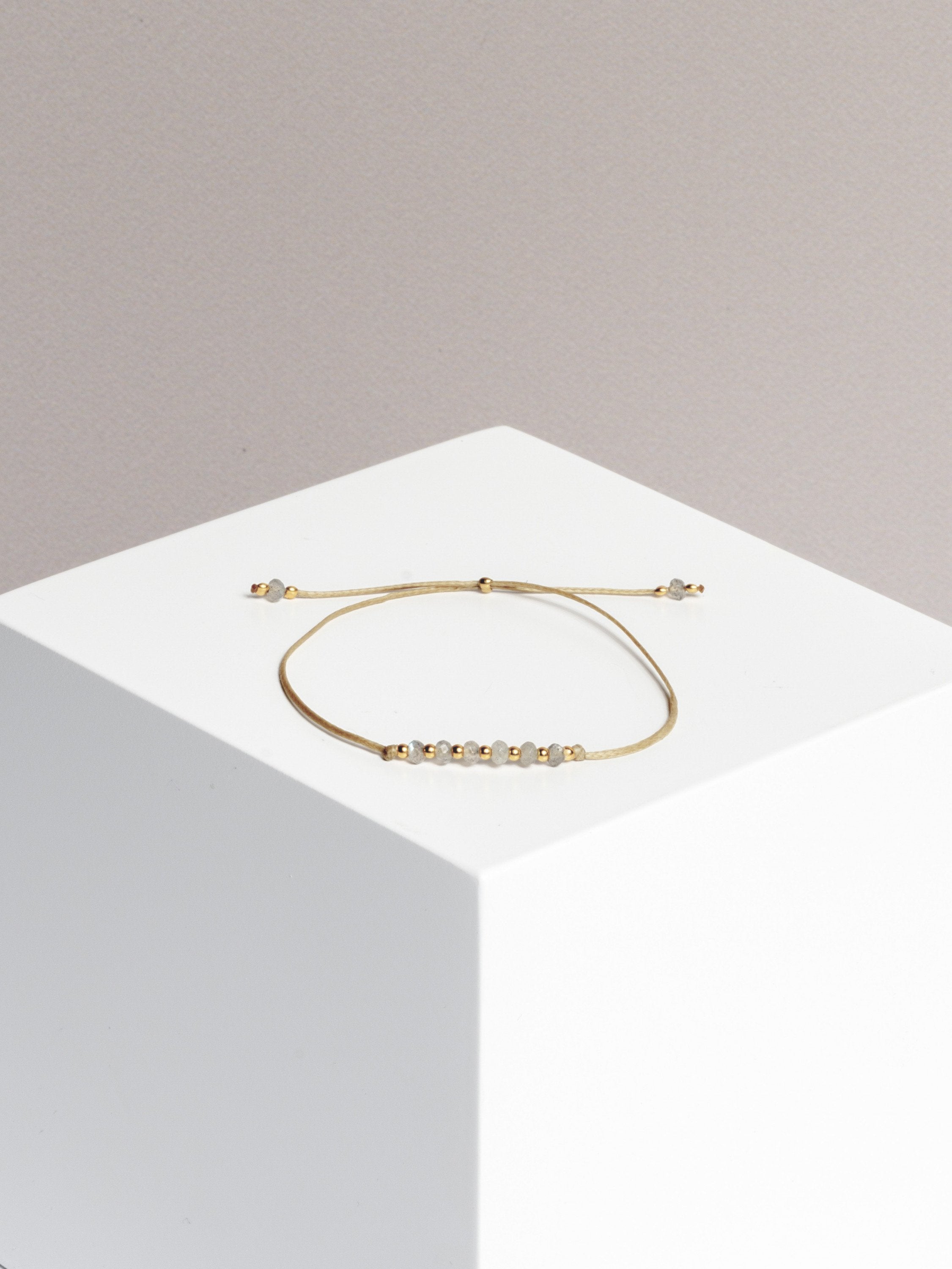 bracelet - SMALL BUT MIGHTY - labradorite - collab zürich